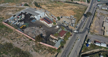 İzmir Karabağlar'da Çöp Depolama Tepkisi