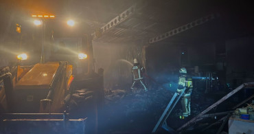 İzmir Kemalpaşa'daki Kompozit Fabrikasında Yangın Kontrol Altına Alındı