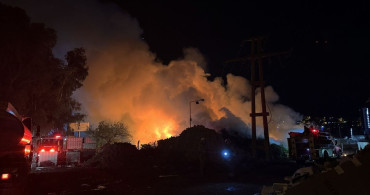 İzmir Menemen'deki Çöp Depolama Alanındaki Yangın Kontrol Altına Alındı