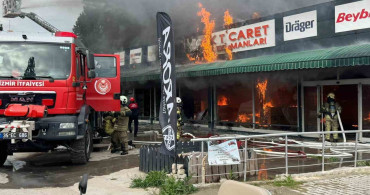 İzmir Torbalı'da Yangın: İş Güvenliği Ekipmanları Satan İşletme Alev Alev