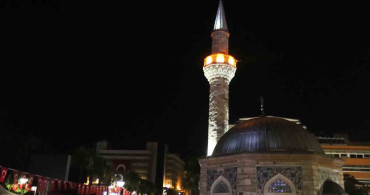 İzmir’de 15 Temmuz anması kapsamında camilerden sela okundu