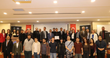 İzmir'de 15 Temmuz Manşetleri Gazetecilik Atölyesi Düzenlendi