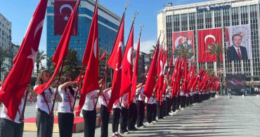 İzmir'de 19 Mayıs Bayramı Coşkuyla Kutlandı