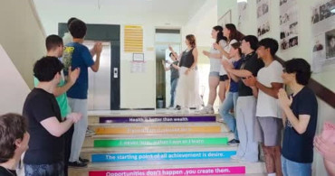 İzmir'de 34 yıllık öğretmene duygusal veda