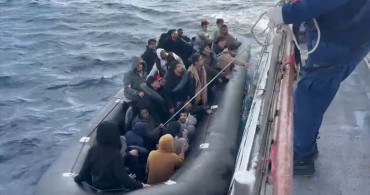 İzmir'de 37 Düzensiz Göçmen Yakalandı, 33'ü Kurtarıldı