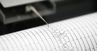 İzmir'de 4 Büyüklüğünde Deprem