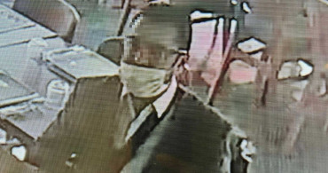 İzmir'de akılalmaz hırsızlık: Tuvalete gidiyorum diyerek arabayı çaldı