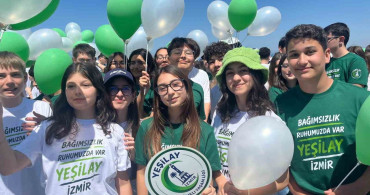 İzmir'de Bağımlılığa Karşı Sağlıklı Yaşam Yürüyüşü Düzenlendi