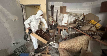 İzmir'de Bir Apartmandan 10 Ton Atık Çıkarıldı