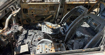 İzmir'de çöplükte çıkan yangın iki otomobili küle çevirdi