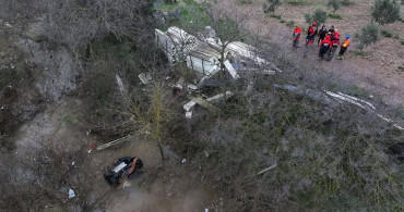 İzmir'de Dere Yatağına Düşen Araçta İki Kız Kardeşin Cesetleri Bulundu