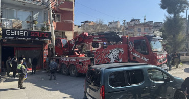 İzmir'de Freni Boşalan Vinç Kazası: İki Araç Hasar Gördü