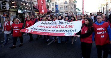İzmir'de İşçiler Hakkını Arıyor