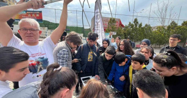 İzmir'de Öğrenciler Uzay ile Telsiz Bağlantısı Kurdu