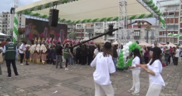 İzmir’de öğrenciler yeşilay bağımsızlık festivalinde buluştu