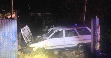 İzmir'de Otomobil Kazası: 1 Ölü, 1 Yaralı