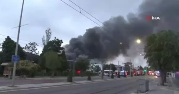 İzmir'de peş peşe yangın çıktı: Fabrikalarda büyük hasar oluştu!