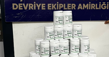 İzmir'de Polisten Kaçan Zanlının Uyuşturucu Hapları Ele Geçirildi