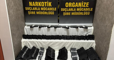 İzmir'de Ruhsatsız Tabancalar Ele Geçirildi