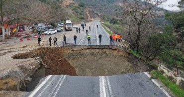 İzmir'de Selçuk-Aydın Kara Yolunda Çökme