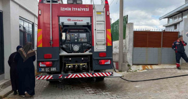 İzmir'de Tek Katlı Evde Yangın Korkuttu