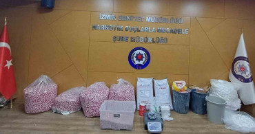 İzmir'de uyuşturucu operasyonu: 121 bin 816 hap ele geçirildi