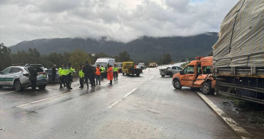 İzmir'de Zincirleme Trafik Kazası: 4 Yaralı