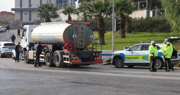 İzmir'de Zincirleme Trafik Kazası: 5 Araçta Maddi Hasar