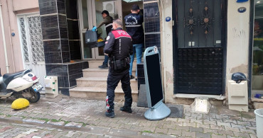 İzmir'deki Emlak Ofisinde Silahlı Kavga: 2 Yaralı