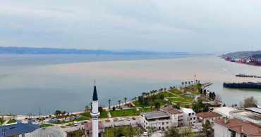 İzmit Körfezi'nde Doğal Renk Değişimi: Çamur ve Deniz