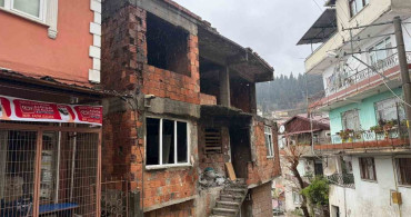 İzmit’te Yangın: Kullanılmayan Ev Alev Alev Yandı