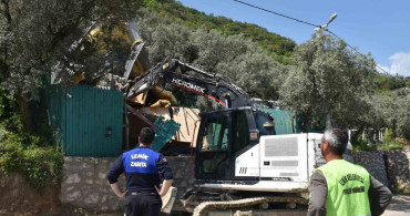 İznik'te Kaçak Yapılara Karşı Sert Önlemler
