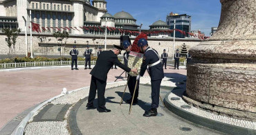 Jandarma Genel Komutanlığı’nın 187’nci kuruluş yıl dönümünde Taksim Cumhuriyet Anıtı’na çelenk bırakıldı
