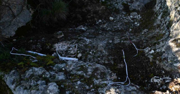 Jandarma Kaçak Kazı Yapan İki Şüpheliyi Suçüstü Yakaladı