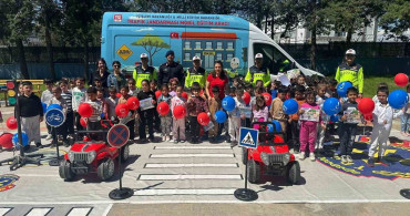 Jandarma'dan Anaokulu Öğrencilerine Trafik Eğitimi
