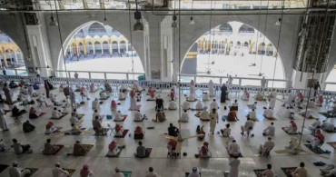 Kabe'de 7 Ay Sonra İlk Cuma Namazı Kılındı