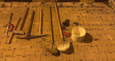 Kaçak Define Kazısında 5 Kişi Suçüstü Yakalandı