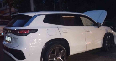 Kadıköy'de iki otomobil çarpıştı: 2 yaralı