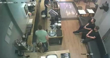 Kadıköy'de kafe çalışanına dışarıdan saldırı: olay anları kamerada