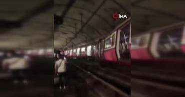 Kadıköy’de metro raydan çıktı, yolcular raylar üzerinden tahliye edildi