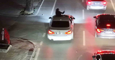 Kadıköy'de Tehlikeli Sunroof Yolculuğu: Sürücü Cezalandırıldı