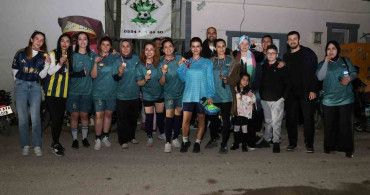 Kadın Futbolculardan Etkileyici Performans