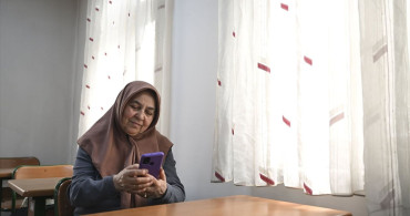 Kadınlar Akıllı Telefon Eğitimiyle Dijital Dünyaya Adım Atıyor
