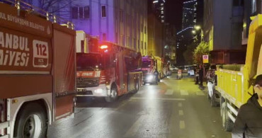Kağıthane'de 5 Katlı İş Hanında Yangın