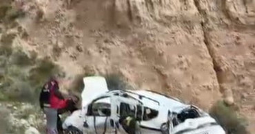 Kağızman’da Uçurumdan Düşen Araçtan Atlayarak Kurtuldular