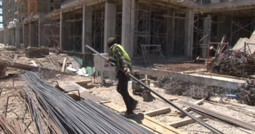 Kahramanmaraş, deprem sonrası sıcak hava koşullarında inşa ediliyor