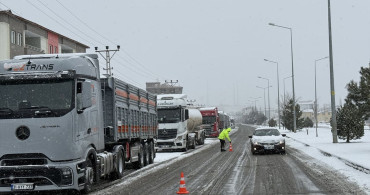 Kahramanmaraş-Kayseri Yolu Kar ve Tipi Nedeniyle Kapandı