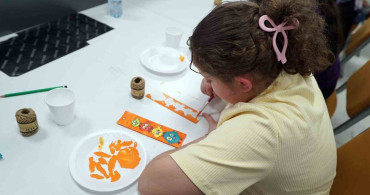 Kahramanmaraş'ta Çocuklar İçin Renkli Kitap Ayracı Atölyesi