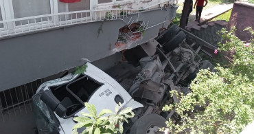 Kahramanmaraş'ta freni patlayan su tankeri etrafa dehşet saçtı!