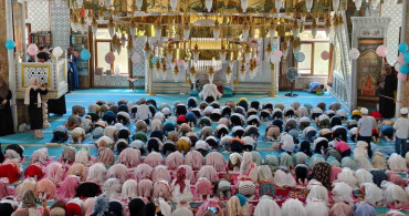 Kahta'da Çocuklara Özel Seccade Dağıtımı